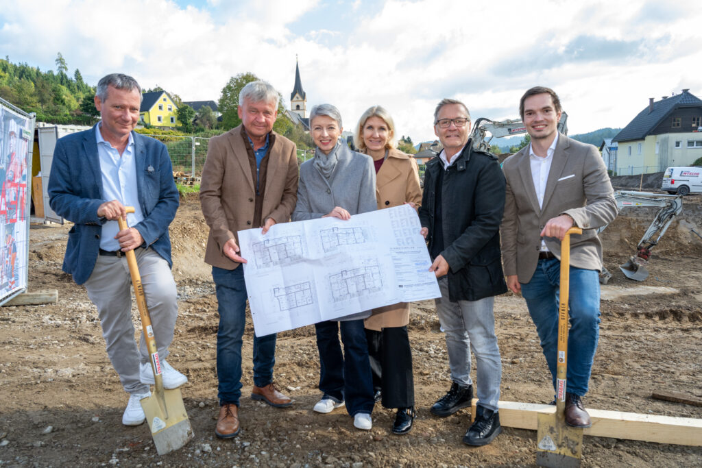 Dir. Wolfram Stöby, Bgm. Josef Liendl, LHstlv. Gabi Schaunig, Silke Ehrenbrandtner, Dir. Horst Krainz, BM Ing. Tobas Schmerlaib